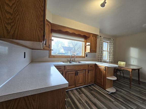 3rd image of 42 Christopher Ct