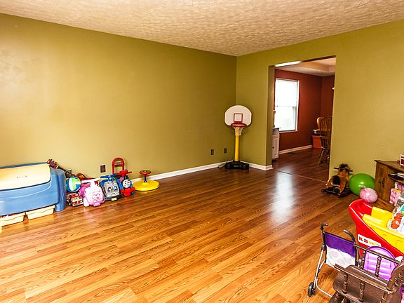 5th image of 8582 Priestley Dr