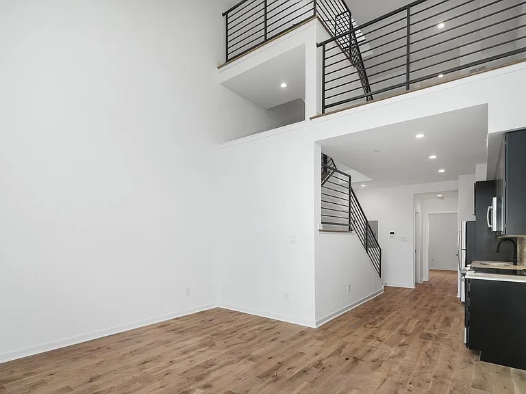 1246 N Front St #3 — Photo 2