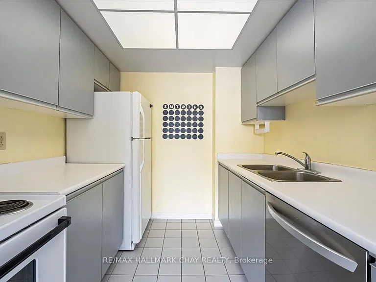 65 Ellen St #607 — Photo 10