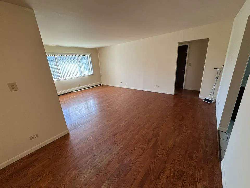 1702 W Victoria Dr #302