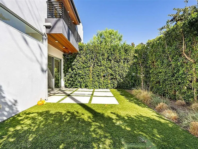 801 N Kilkea Dr — Photo 16