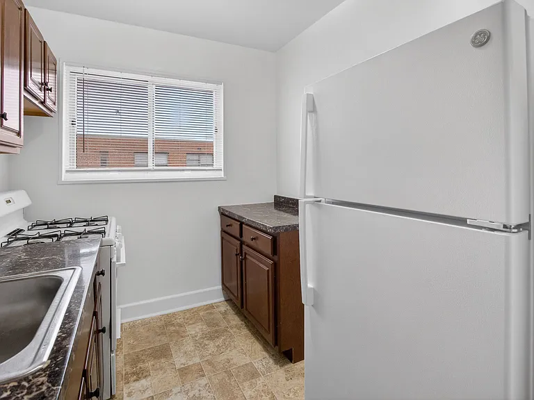 4550 Macarthur Blvd NW #302 — Photo 8
