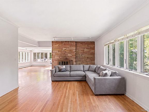 4th image of 106 Vineyard Road