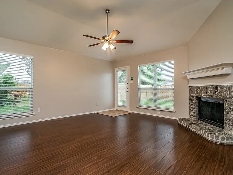 904 Nancy Dr — Photo 7