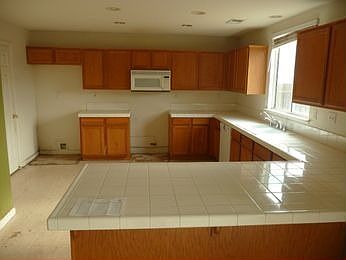 2nd image of 3201 Urchin St