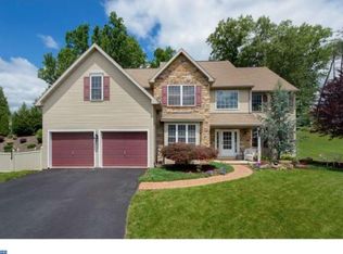 107 Oxford Cir, Douglassville, PA 19518