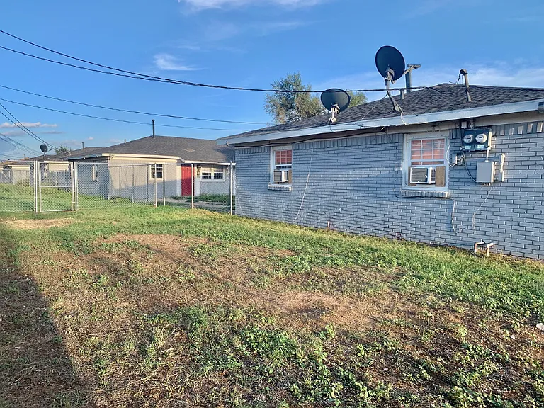 2705 E 2nd St #A — Photo 1