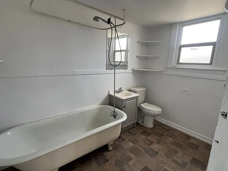 410 E Champion St — Photo 12