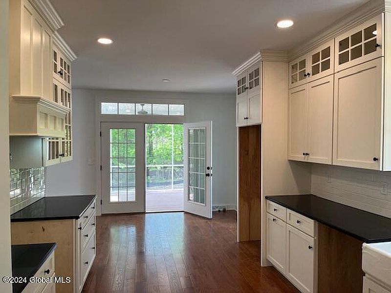 4th image of 2376 Rosendale Road
