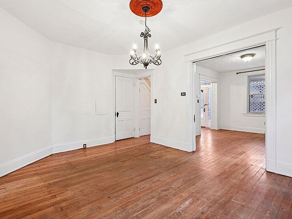 3rd image of 1505 Greenup St