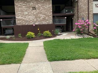 125 Amberly Dr UNIT E, Englishtown, NJ