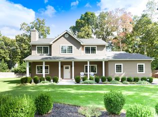 920 Moores Ln N, Greenport, NY 11944