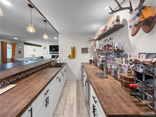 5687 Clear Creek Rd, Hannibal, MO 63401