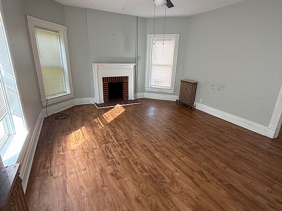 4th image of 1401 Felix St