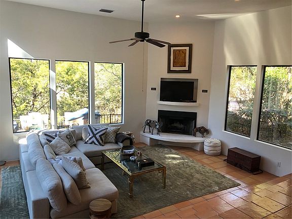 2nd image of 204 N Laurelwood Dr