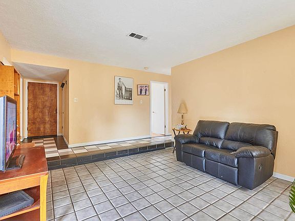 3rd image of 2634 Kendrick Cir