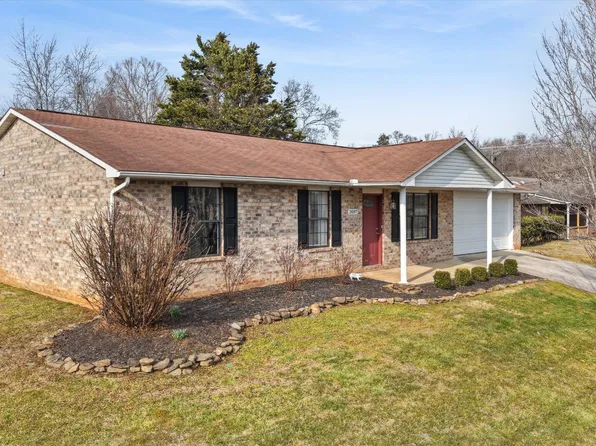 2007 Tuscany Gardens Dr, Powell, TN 37849