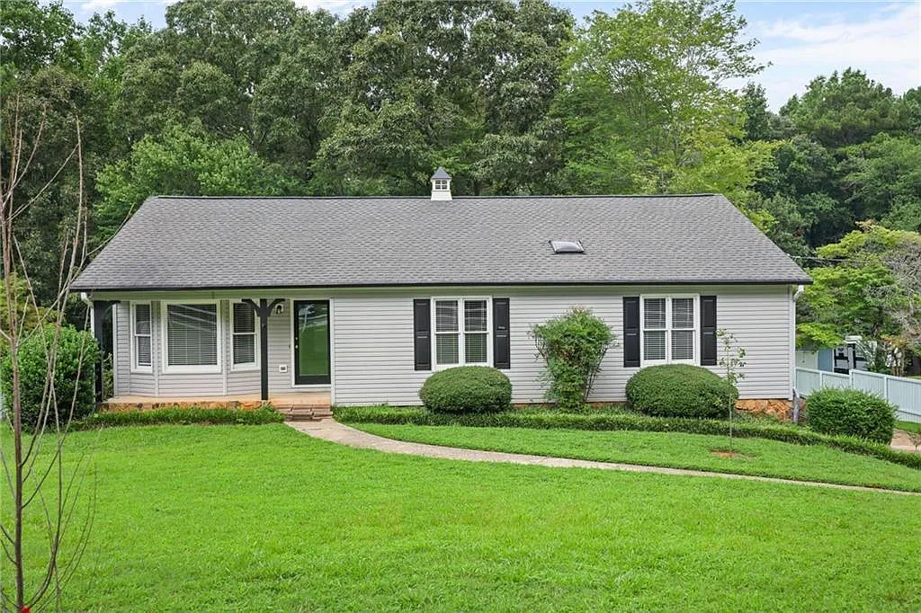3 bed, 2.0 bath, 2364 sqft, $2,500 — Photo 1