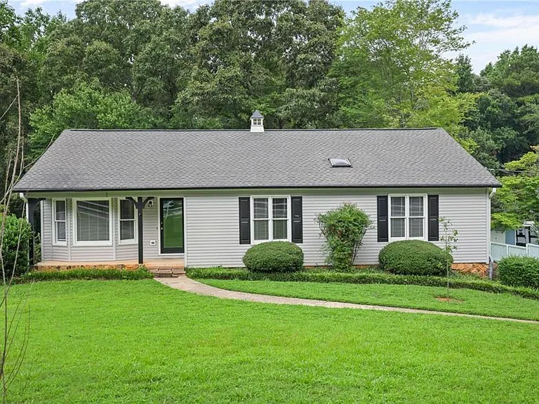 410 Hickory Walk — Photo 1