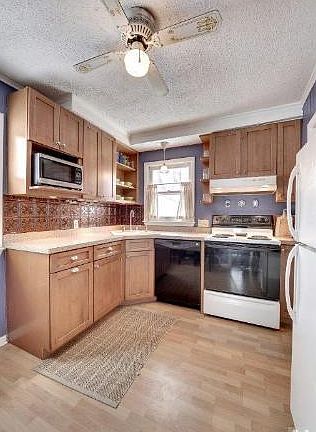 5th image of 1624 Hollywood Ave NE