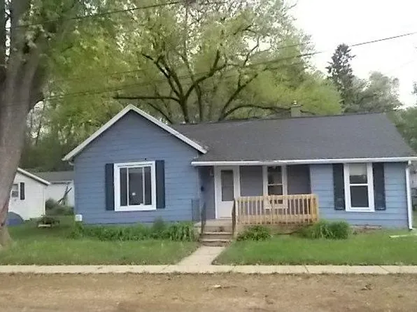 917 Center St, Dixon, IL 61021