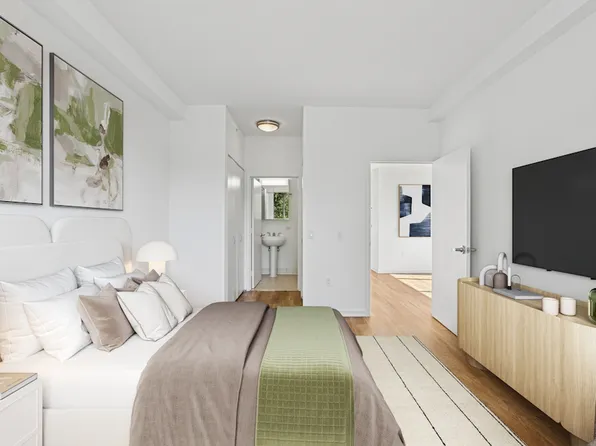 888 Main Street image 2 of 40