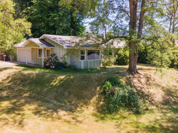 1105 NE Beacon Dr, Grants Pass, OR 97526