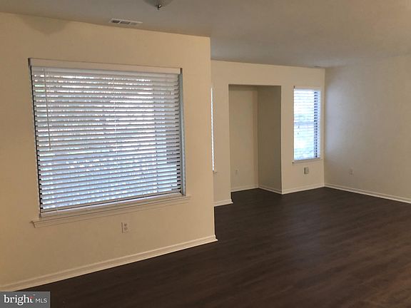 3rd image of 1204 Diamond Dr