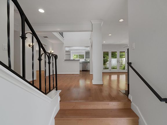 3rd image of 747 Northvalley Dr