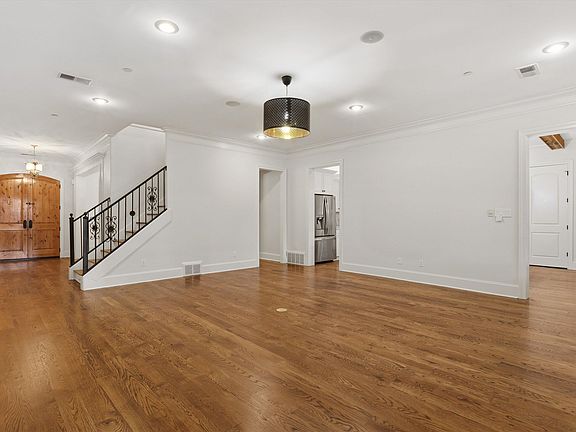 5th image of 4829 Normandy Ln