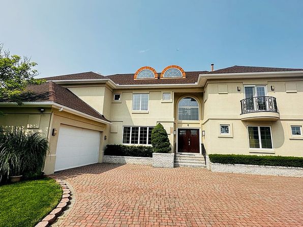 116 Country Club Dr