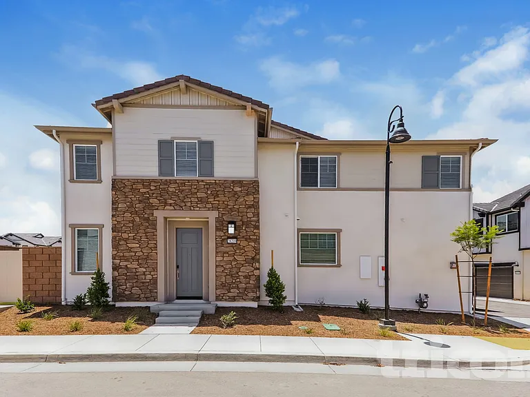 28209 Cookhouse Ln — Photo 1