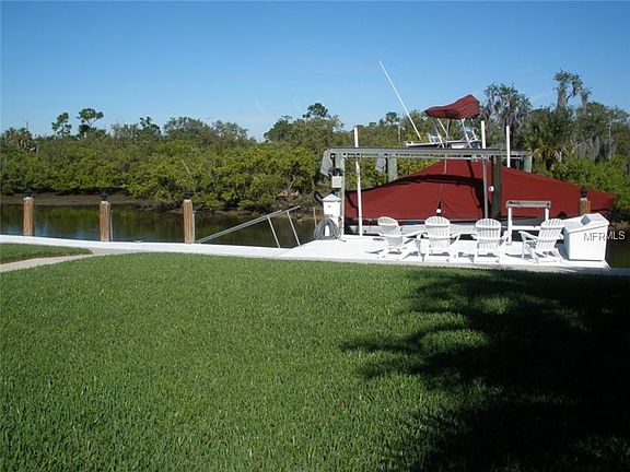 4th image of 4253 Dewey Dr