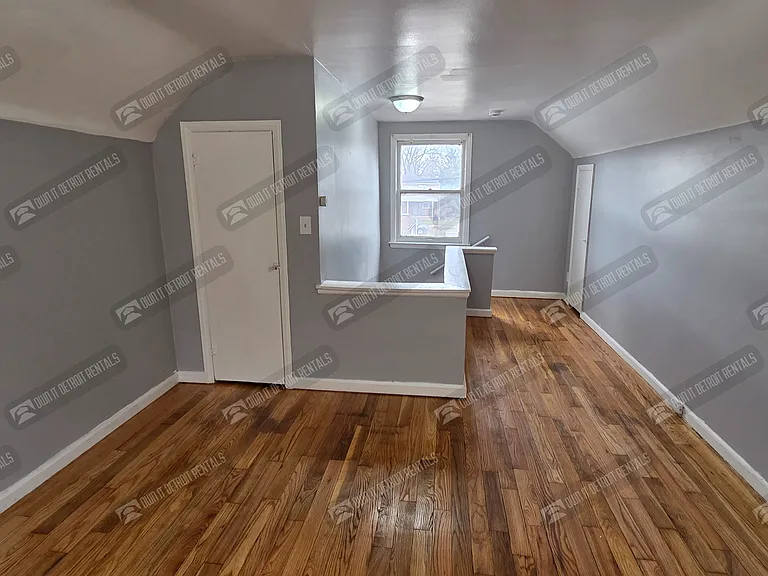 9526 Prest St — Photo 12
