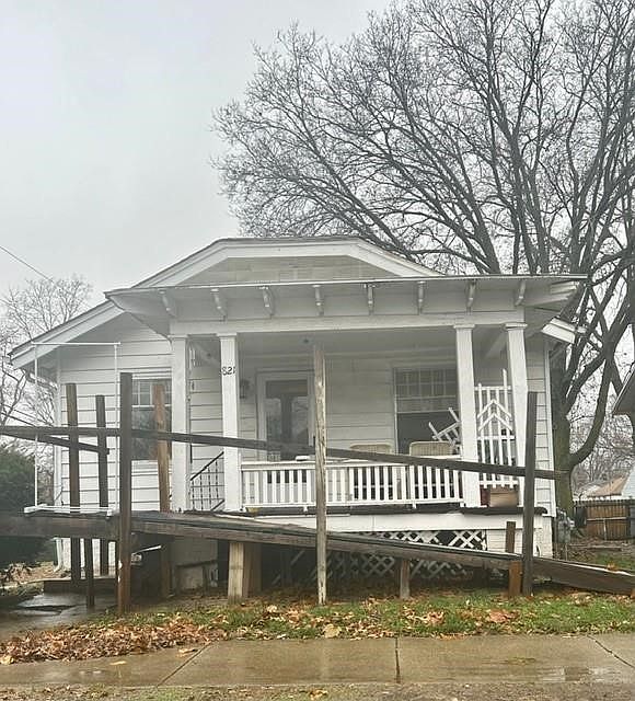 2nd image of 1153 E Riverside Ave