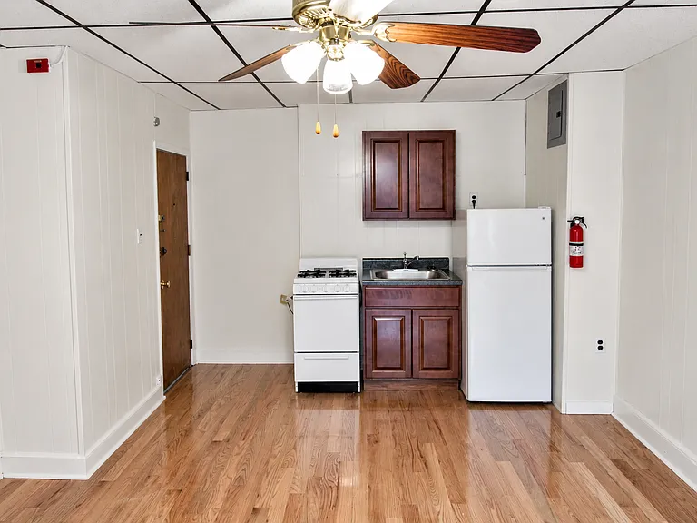 Robin Apartments — Photo 39