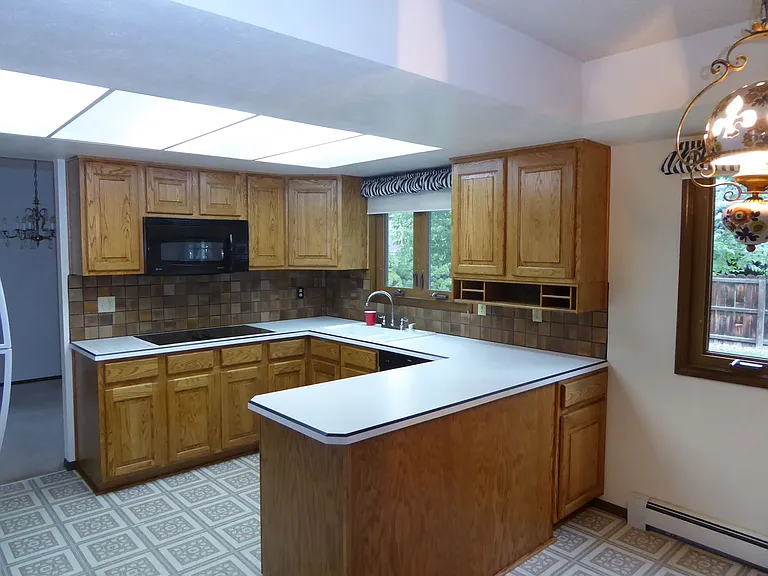 7573 Lee Dr — Photo 3
