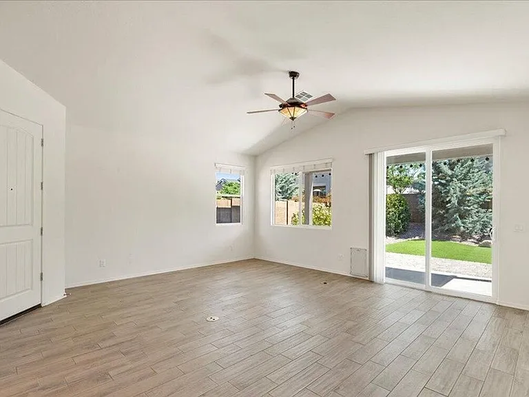 1415 Starling St — Photo 2
