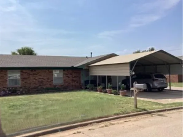 136 E Maple Ave, Perry, OK 73077