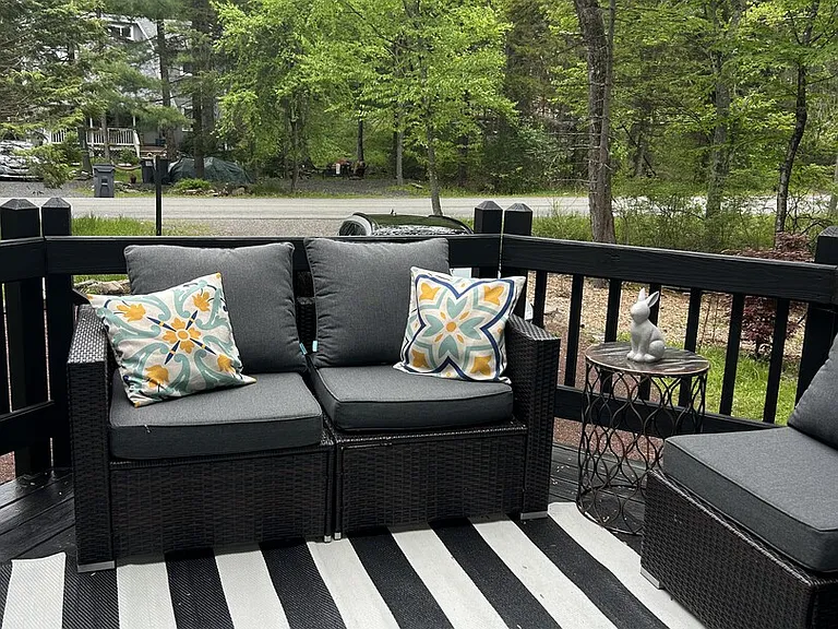 Cayuga Dr — Photo 9