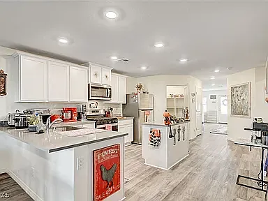 1624 Desert Path Ave — Photo 5
