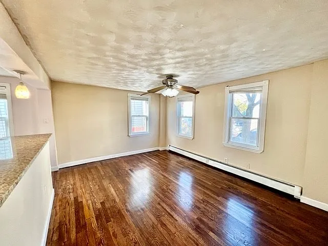 2 bed, 600 sqft, $2,300 — Photo 3