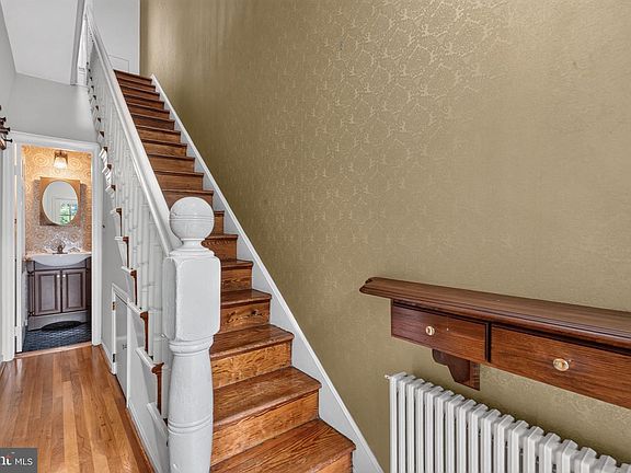 4th image of 312 D St NE