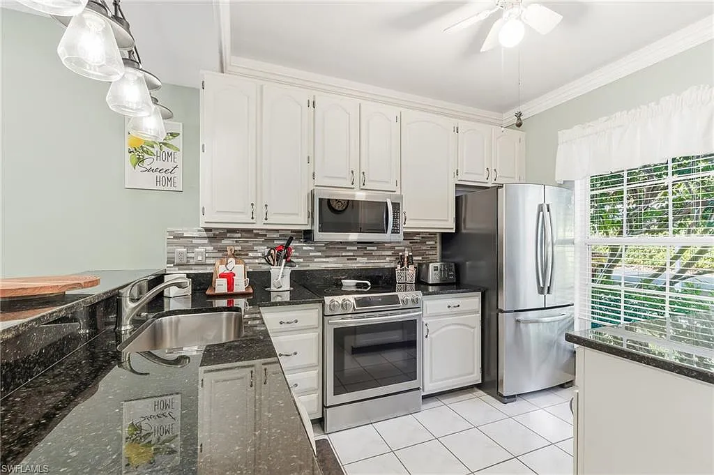 2 bed, 2.0 bath, 1066 sqft, $5,000 — Photo 4