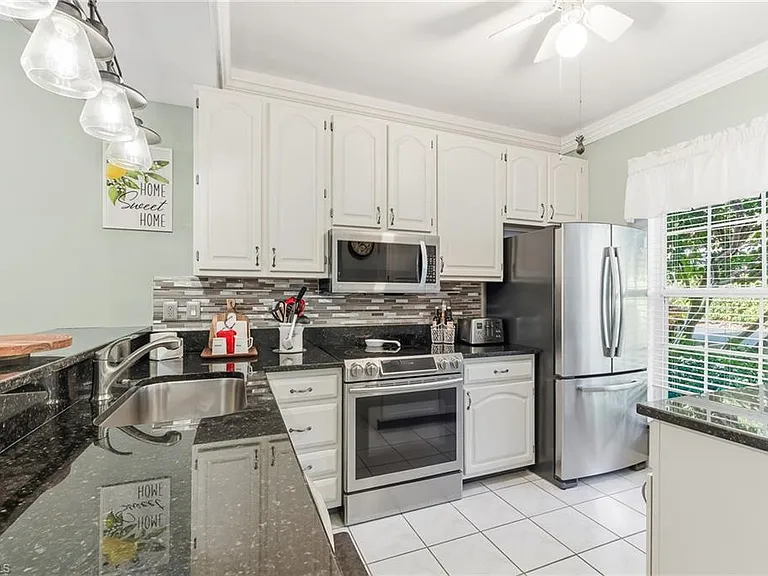 8161 Twelve Oaks Cir #512 — Photo 4