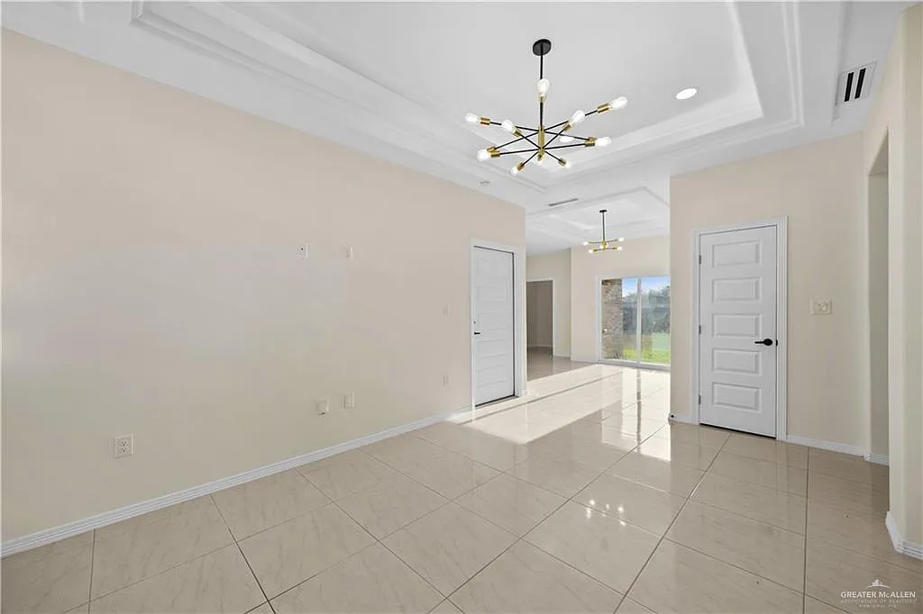 3 bed, 2.0 bath, 1299 sqft, $1,800 — Photo 3