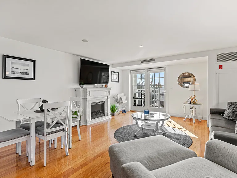 1 E Grand Ave #208 — Photo 7