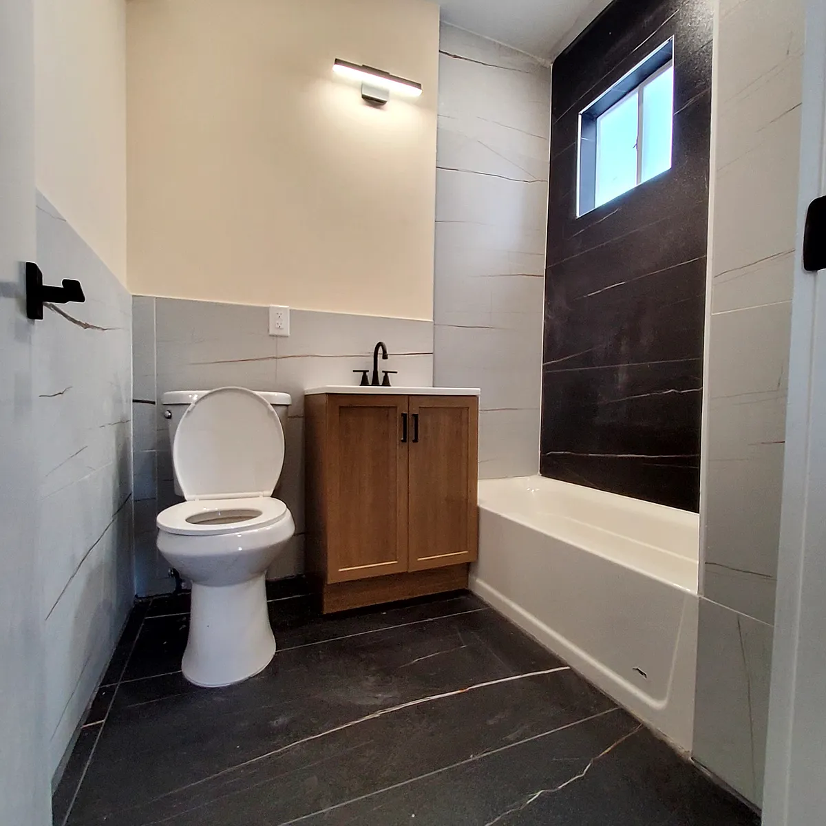 Building Photo - 165 Danforth Ave #3