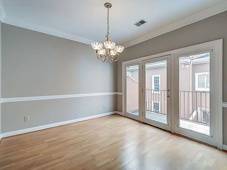 3051 Woodlawn Dr — Photo 3